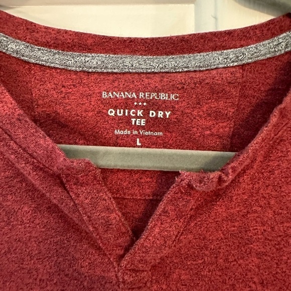 BANANA REPUBLIC RED QUICK DRY TEE - Size Large SKU:230 - Picture 2 of 3